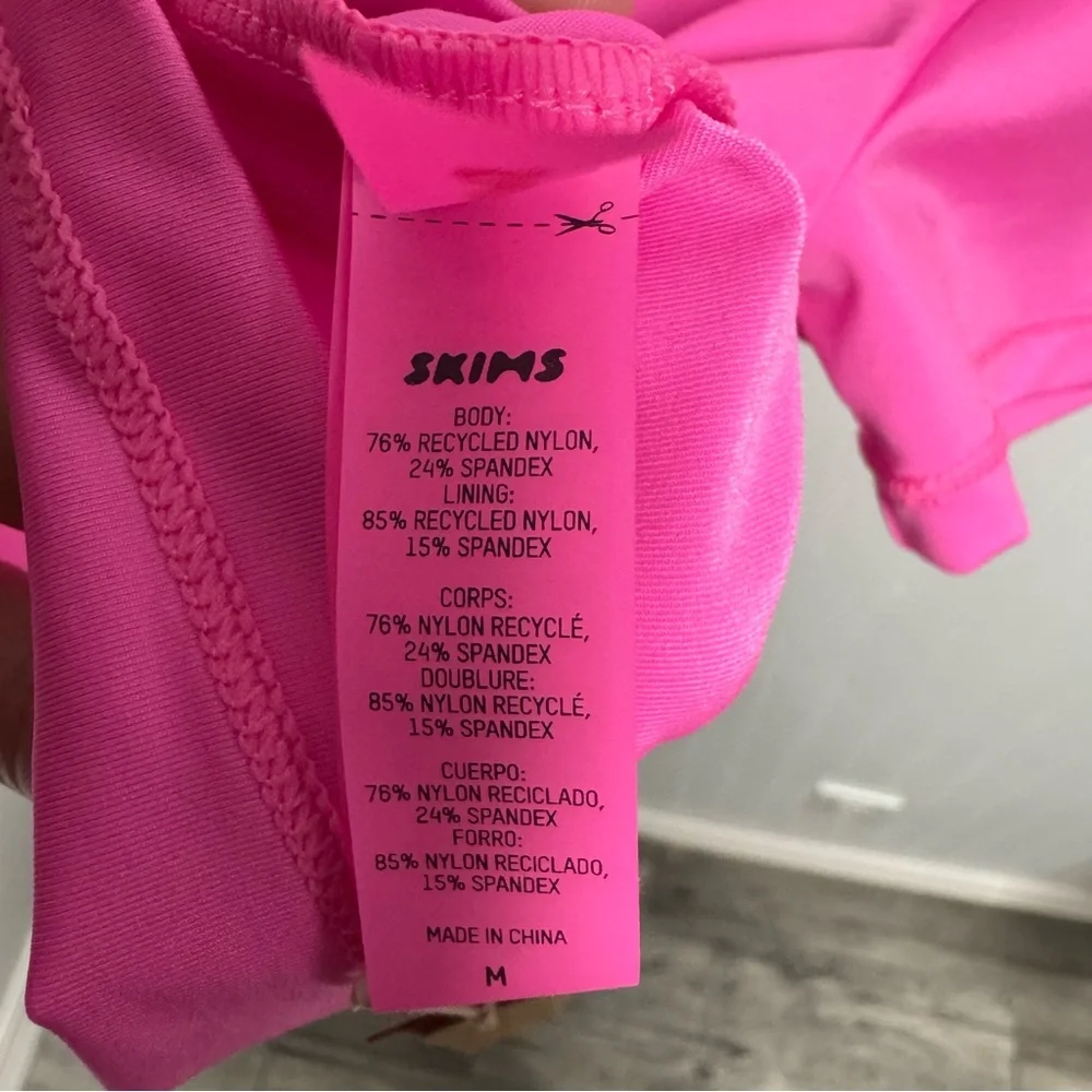 Skims Swim T-Shirt Medium Taffy - Picture 6 of 6